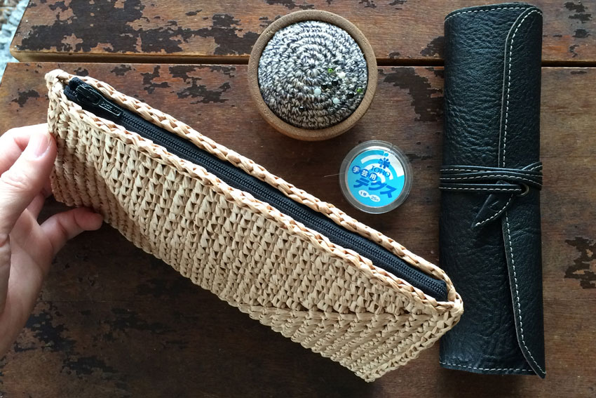 かぎ針編み ポーチの口はファスナー