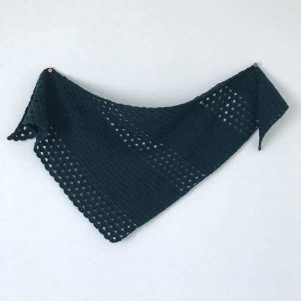 「冬のかぎ針あみこもの」アシンメトリーなショール