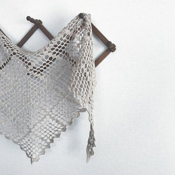 「夏のかぎ針あみこもの」グラニーレースのショール