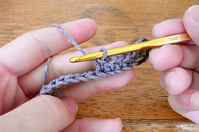 ④3段目を編んでいる途中の様子