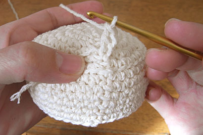 かぎ針編み ケーキ ④1つ目の長編みができたところです