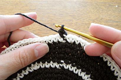 かぎ針編み 色替え ⑥こま編みを1つ編みました