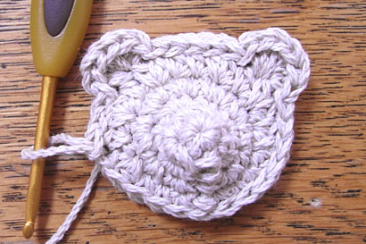 ⑦耳につづけて引き抜き編み