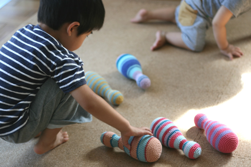 かぎ針編み ボーリングピンで遊ぶ