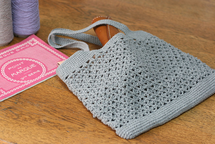 かぎ針編み ペタンコ型バッグ