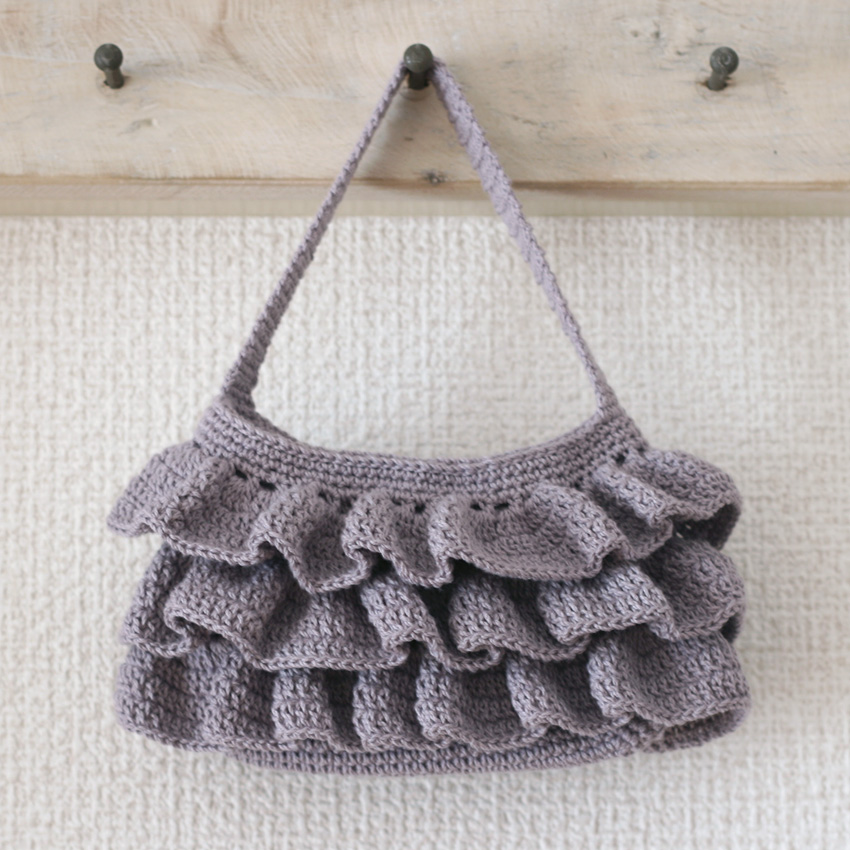 かぎ針編み フリルのミニ・ポーチ