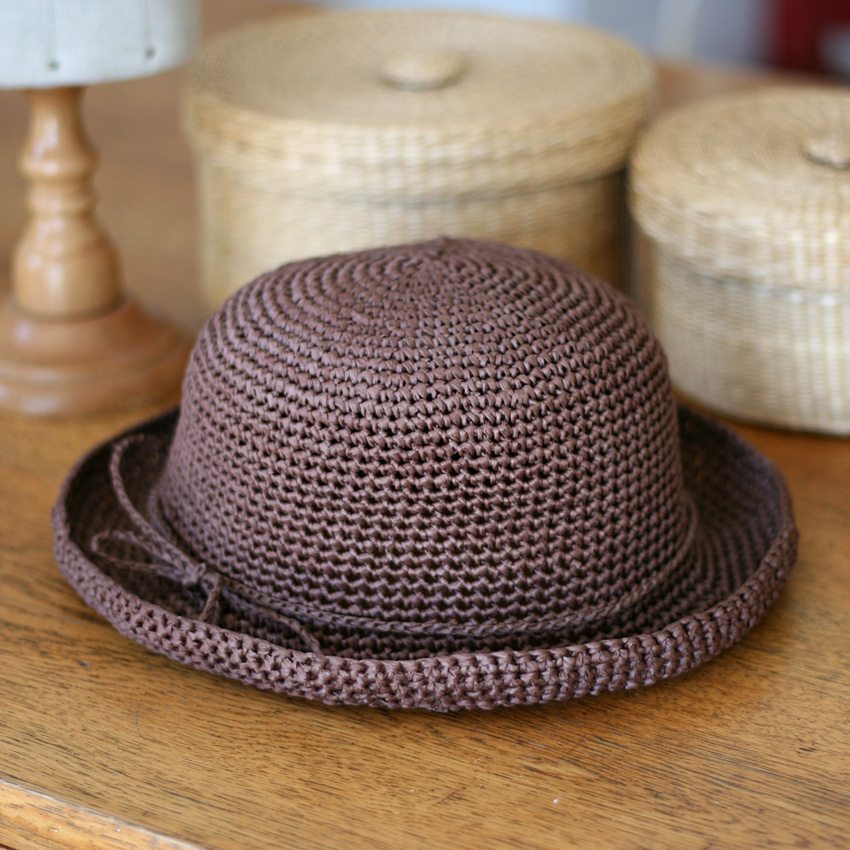 かぎ針編み こじんまりラフィア風ハット