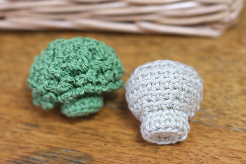 かぎ針編み くきの色が違うタイプ