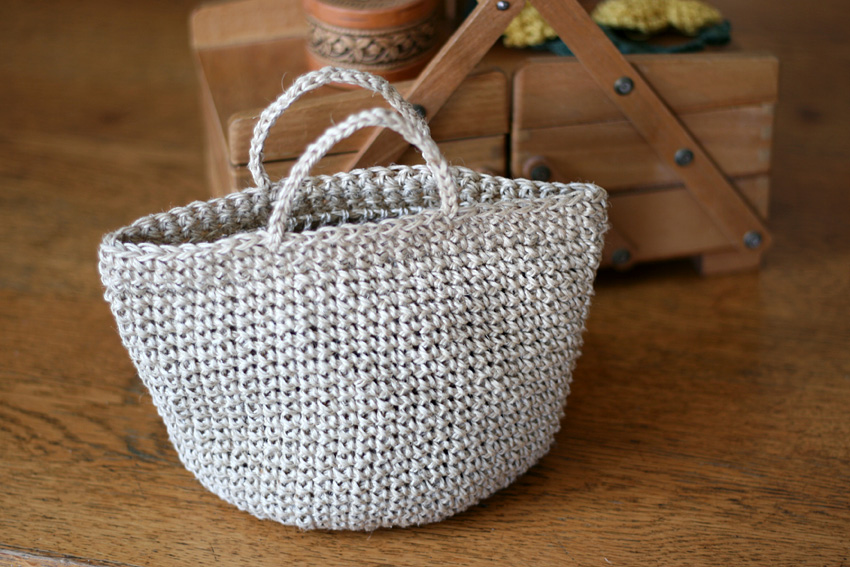 かぎ針編み シンプルなマルシェ型ポーチ