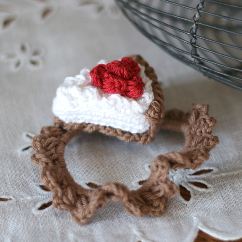 かぎ針編み いちごタルトのヘアゴム