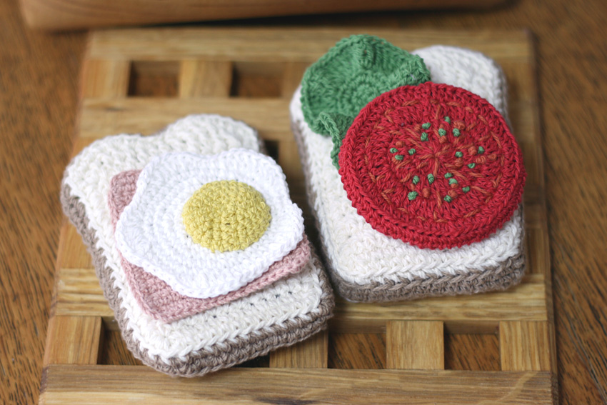 かぎ針編み 食パンに目玉焼き