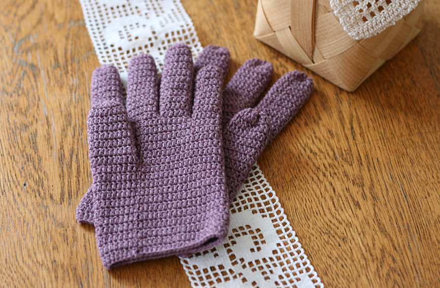 かぎ針編み 長編みの5本指手袋 親指側
