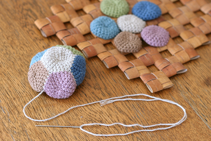 かぎ針編み 12枚はぎボールのパーツはぎ合せ