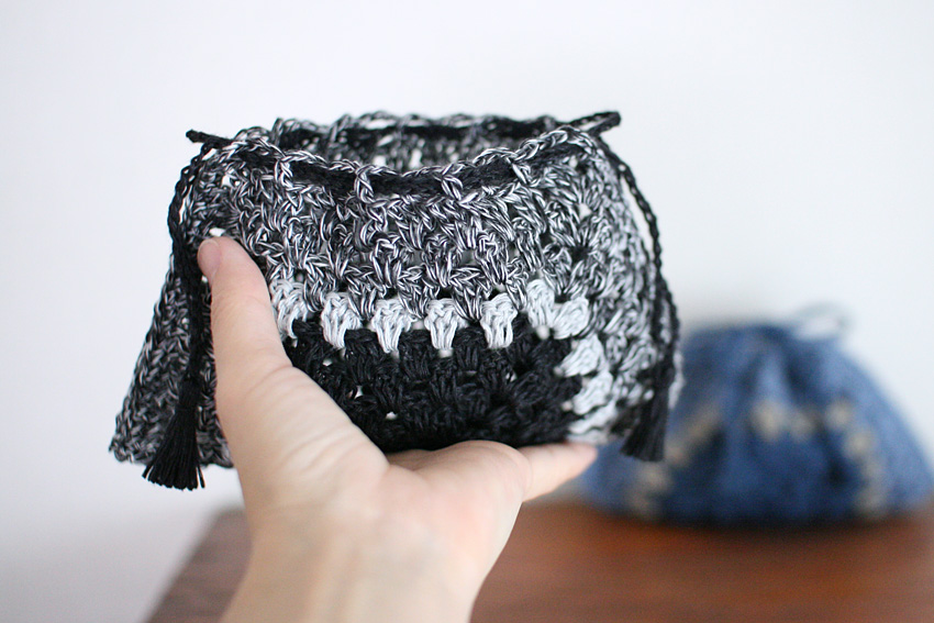 かぎ針編み 巾着を開くとこのような感じ