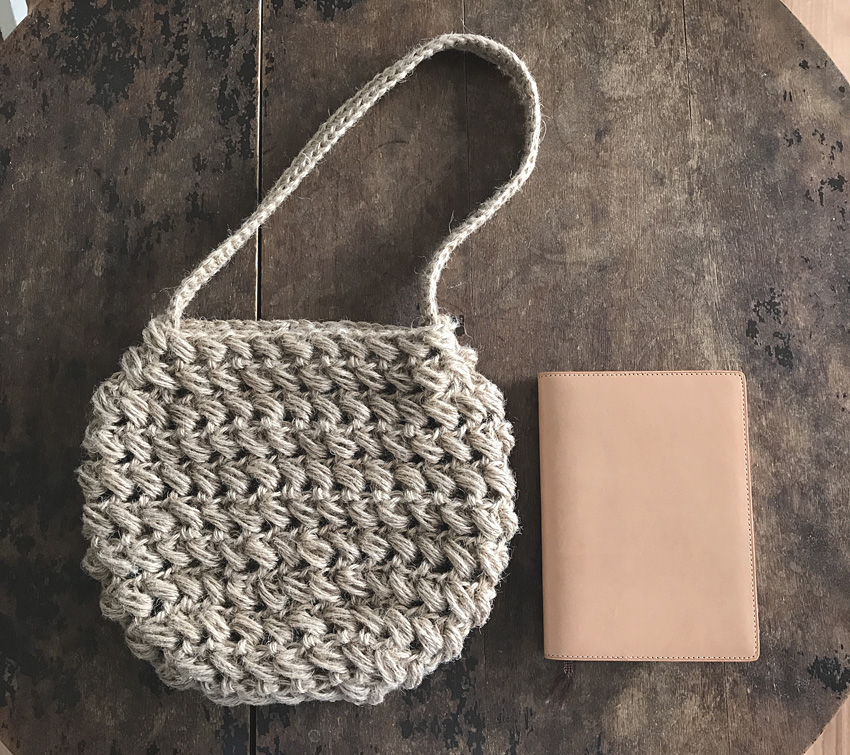 かぎ針編み バッグ 文庫本が入るサイズ