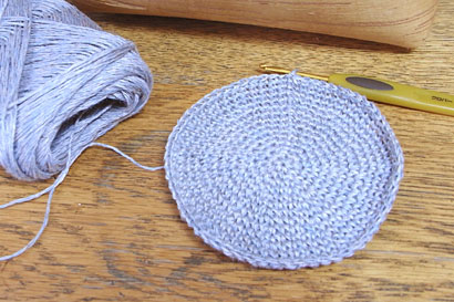 かぎ針編み 麻の葉模様 ①底のこま編みが終わったところ