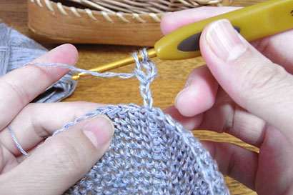 かぎ針編み 麻の葉模様 ③くさりの3目めにかぎ針を入れます