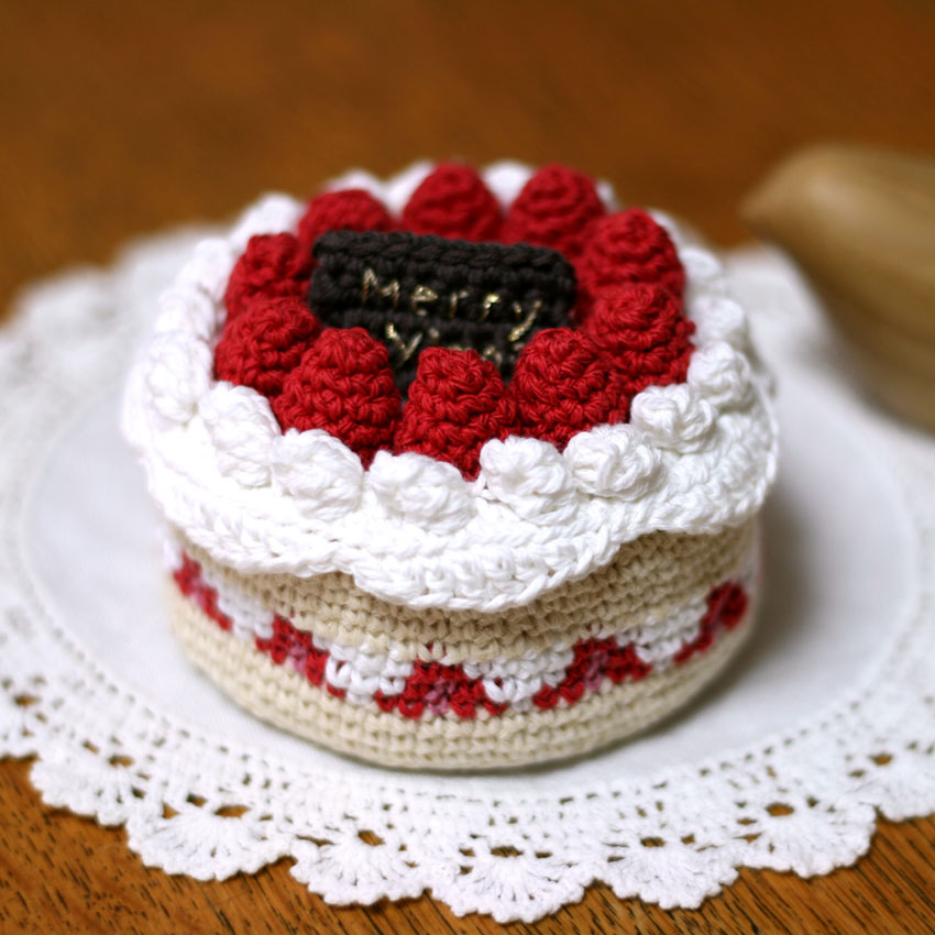 かぎ針編み ケーキ小箱なので、小物入れにできます