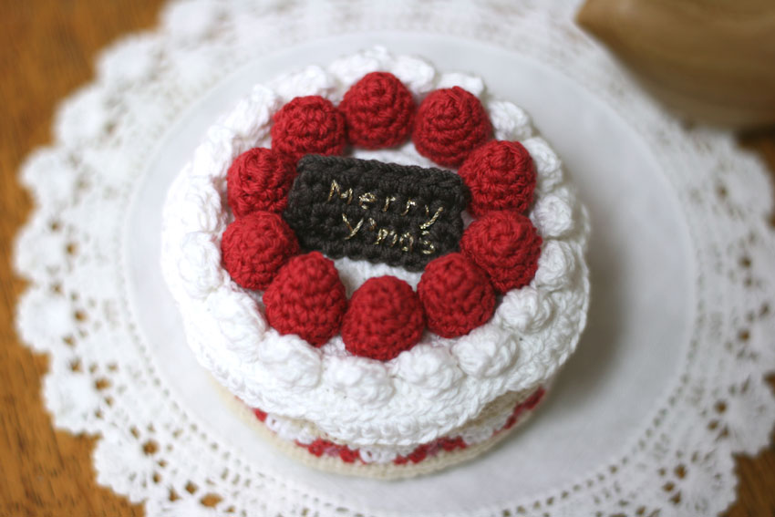 かぎ針編み イチゴショートのホールケーキ
