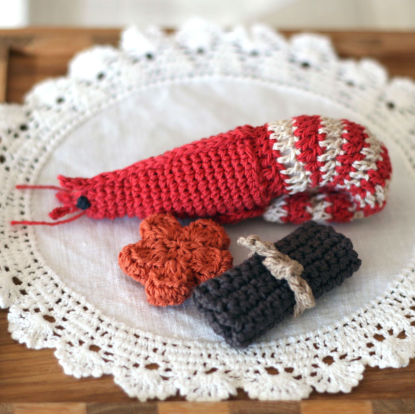 かぎ針編み おせち料理(えび、にんじん、昆布巻き)