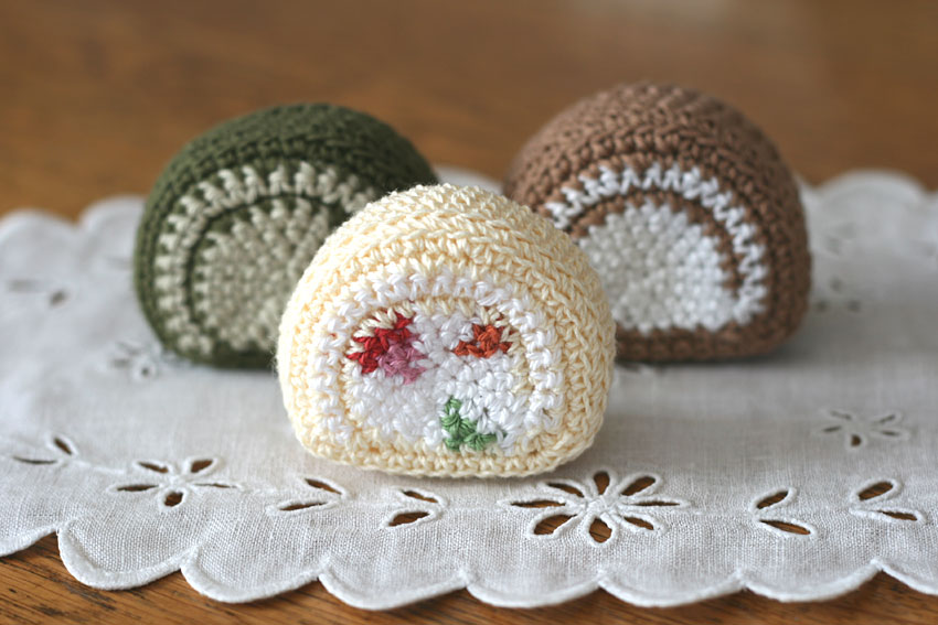 かぎ針編み フルーツ入りロールケーキ例