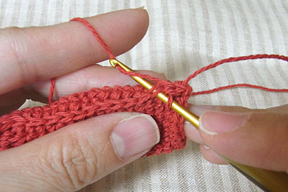 ⑤引き抜き編みで編み進んでいきます