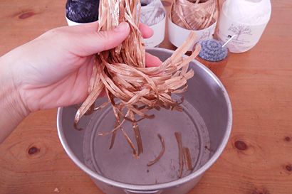 ⑪糸束のわを切ります