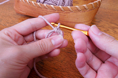 かぎ針編み わ編み [7]もう一度糸をかけ引き出します