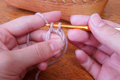 かぎ針編み わ編み [8]さらに糸をかけて引っぱり出します