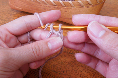 かぎ針編み わ編み [9]2つのループをくぐらせます