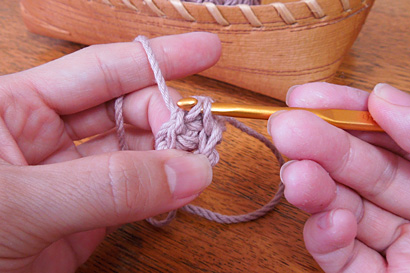 かぎ針編み わ編み [17] 3つの輪のうち2つに通したところ