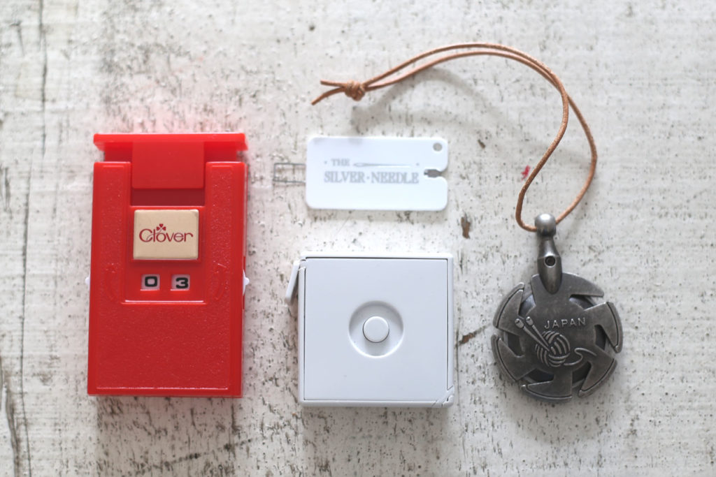 かぎ針編み 段数カウンター、メジャー、ヤーンカッター