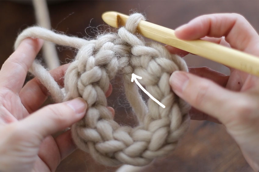 かぎ針編み 編みはじめ位置が離れています