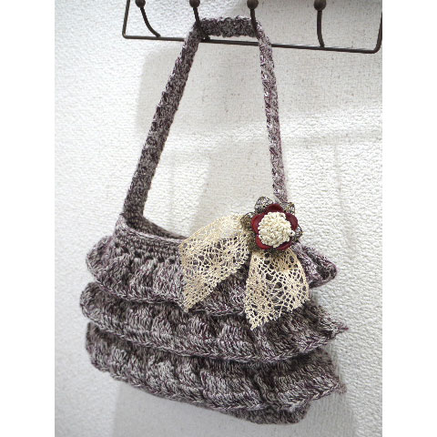 編み物屋さん[ゆとまゆ]さんの「フリルのミニ・ポーチ」かぎ針編み 作品