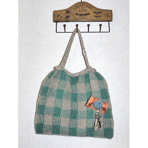 編み物屋さん[ゆとまゆ]さんの「ギンガムチェックのギャザーバッグ」