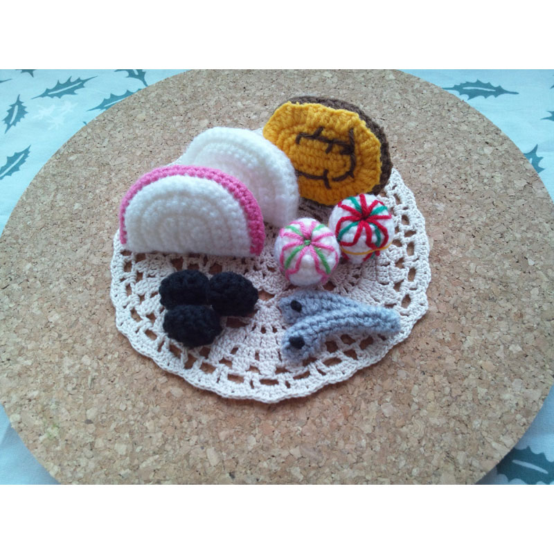 かぎ針編み Ricoさんの「おせち料理(かまぼこ、伊達巻き、手まり麩)」