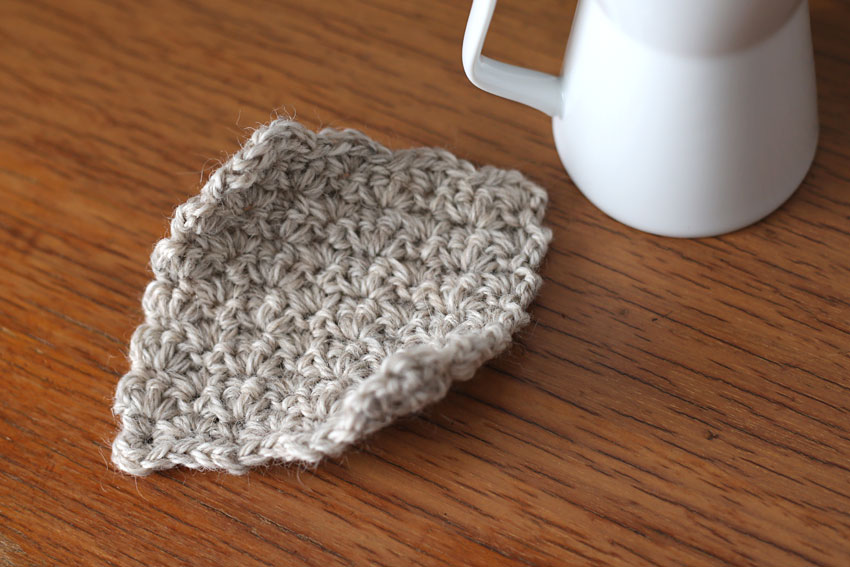 かぎ針編み 往復編みのコースター アイロン前