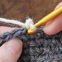 こま編み[3] 針を入れるのはここです。