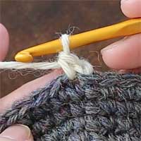 こま編み[7] こま編みが1目編めました。