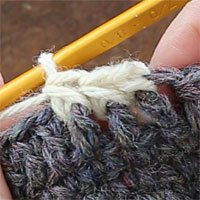 こま編み表引き上げ編み[6] 3目編むとこのようになります。