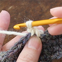 ねじりこま編み[5] 1回転しました。