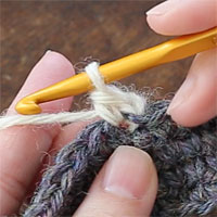 ピコット編み[1] ピコットの土台になるこま編みを編みます。