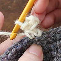 ピコット編み[7] 引き抜き編みが完成し、ピコットが1つ編めました。