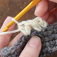 中長編み2目編み入れる[7] 2つ目の長編みが編めました。