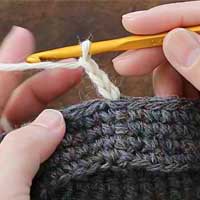 くさり編み[6] ループから引き出します。