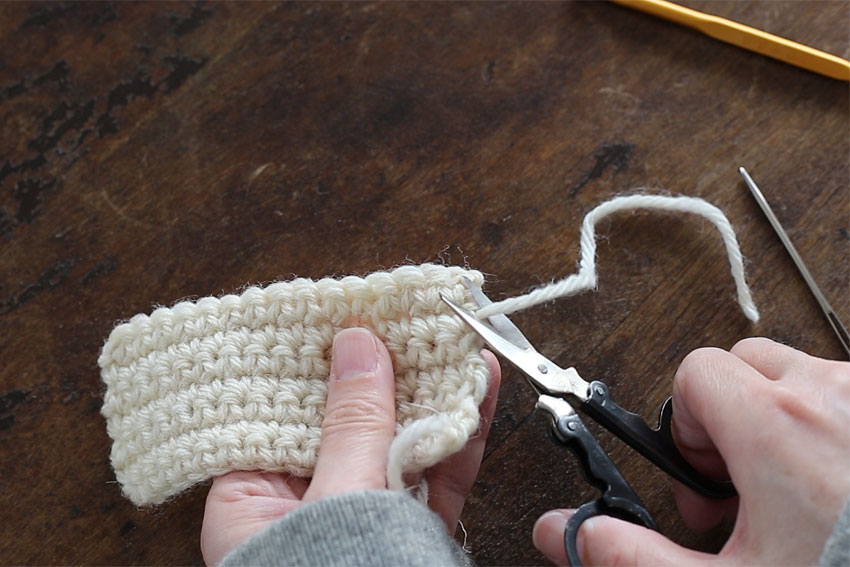 [5] 根元で糸を切り、糸処理が完了です。