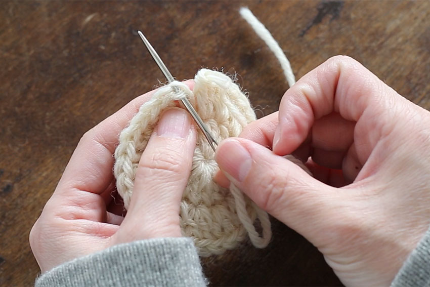[5] 針を入れるとこのようになります。そのまま針を引き抜きます。