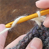 中長編み2目一度[1] 針に糸をかけ、