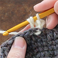 中長編み裏引き上げ編み[4] 糸を引き出しました。