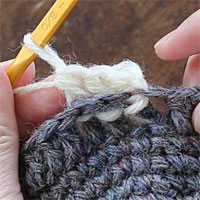 中長編み裏引き上げ編み[7] 3目編むとこのようになります。